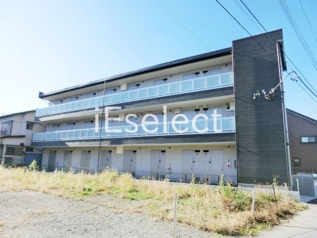 建物外観　コンビニ・スーパーも近く便利です