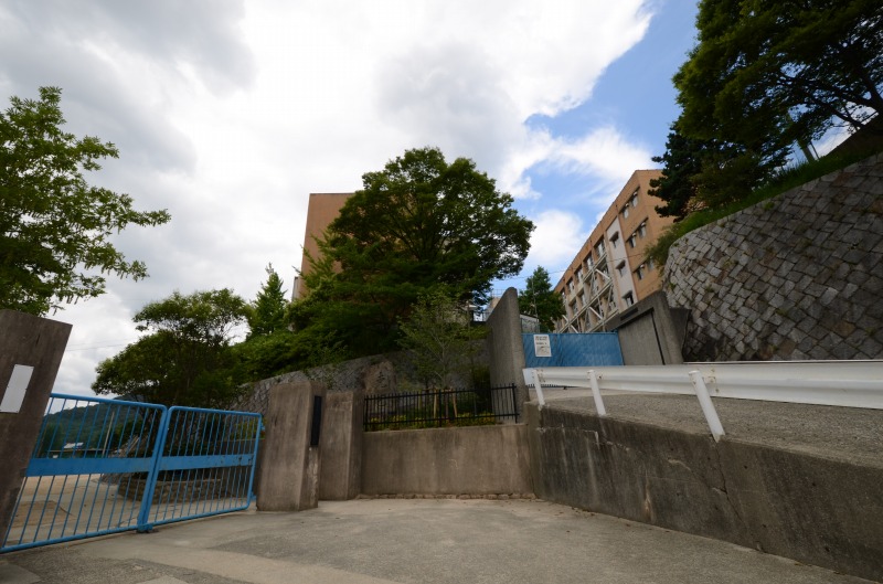 中学校　西宮市立　苦楽園中学校（中学校）まで2627m