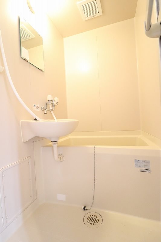 バス・シャワールーム　別部屋の写真使用