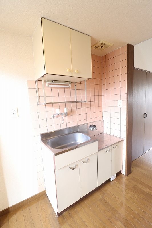キッチン　別部屋の写真使用