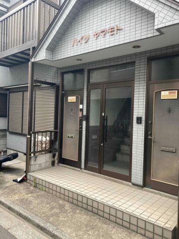 ロビー　ロビードアをくぐれば風雨は影響されません