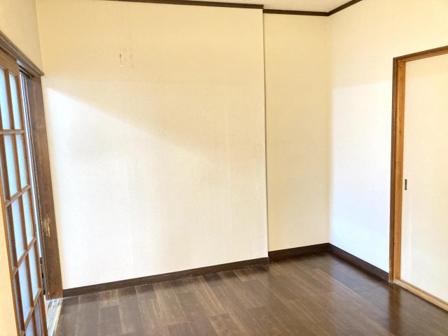 居室・リビング　落ち着いた洋室でくつろげます。