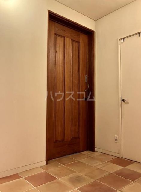 等々力戸建の玄関写真