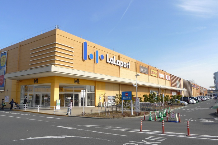 ショッピングセンター　ららぽーと新三郷（ショッピングセンター）まで1900m
