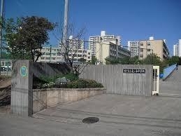 中学校　神戸市立竜が台中学校（中学校）まで1360m