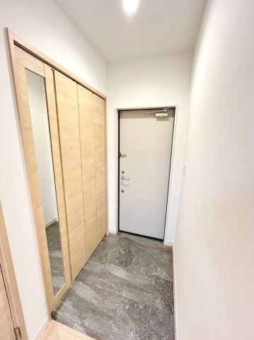 玄関　同物件、類似間取りのイメージ写真です