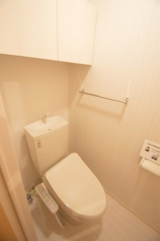トイレ　温水洗浄暖房便座