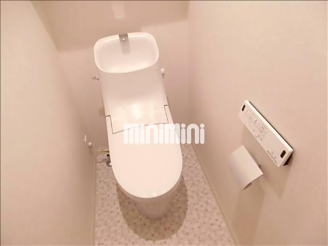 トイレ　温水洗浄便座付きのトイレです。