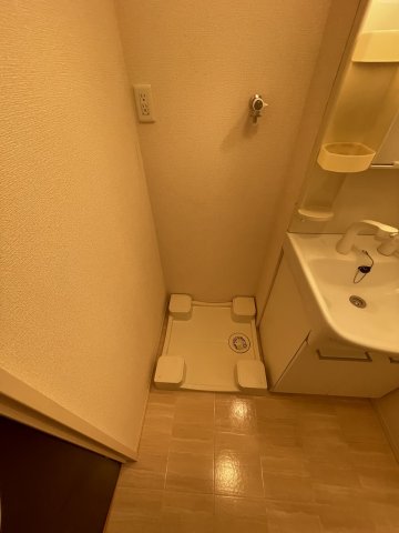 その他設備　防水パン付の室内洗濯機置場あります