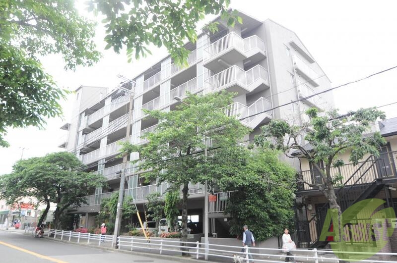 建物外観　存在感のある外観は落ちついた色合いで、堂々としていますね。