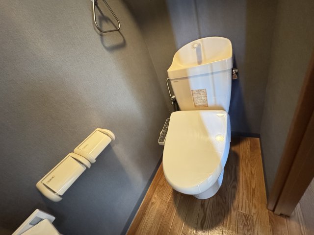 トイレ　ウォシュレット付き