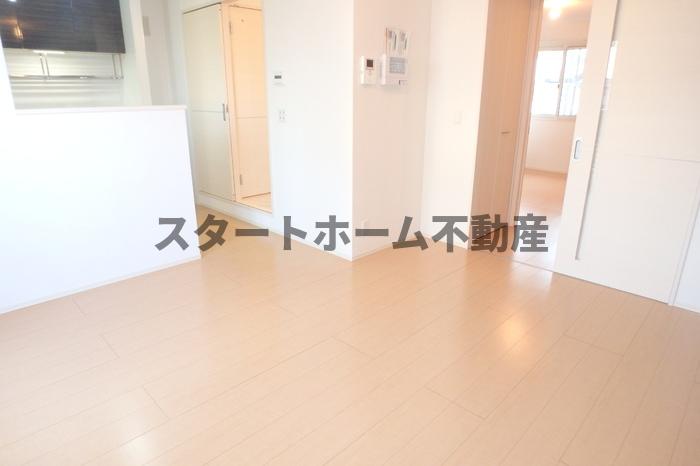 居室・リビング　こちらの居間で趣味の時間をお楽しみください