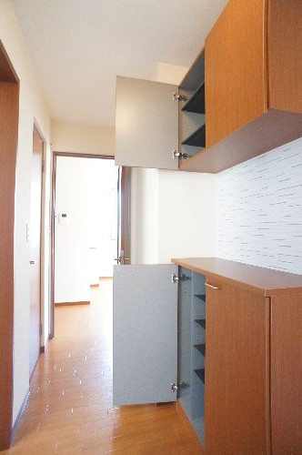 玄関　収納力豊富な下駄箱です♪