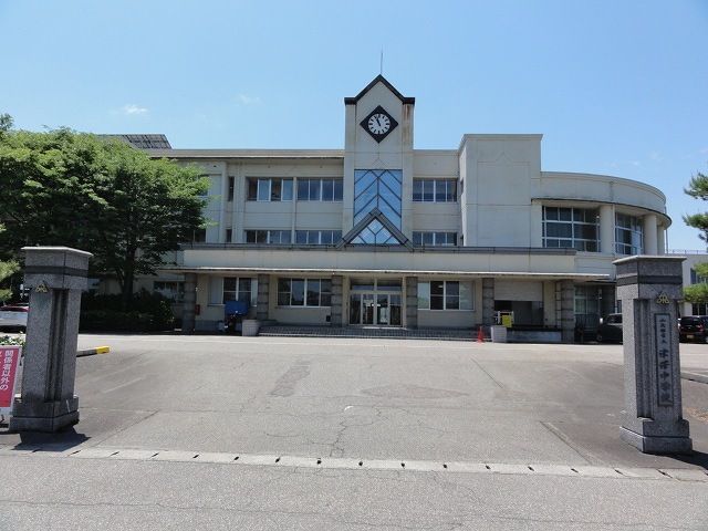 中学校　津沢中学校（中学校）まで700m