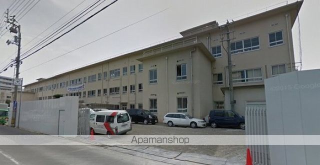 小学校　高松市立栗林小学校（小学校）まで1177m