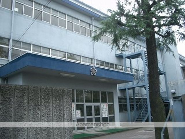 中学校　立川市立第三中学校（中学校）まで599m