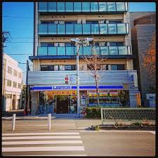 コンビニ　ローソン 港区南市岡一丁目店（コンビニ）まで221m