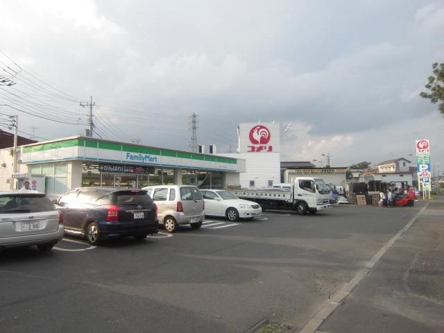 ホームセンター　コメリとファミリーマート（ホームセンター）まで500m