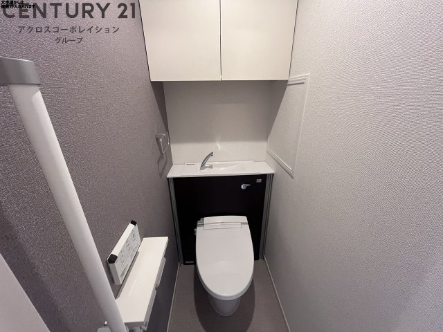 トイレ　温水洗浄便座付きのトイレです♪