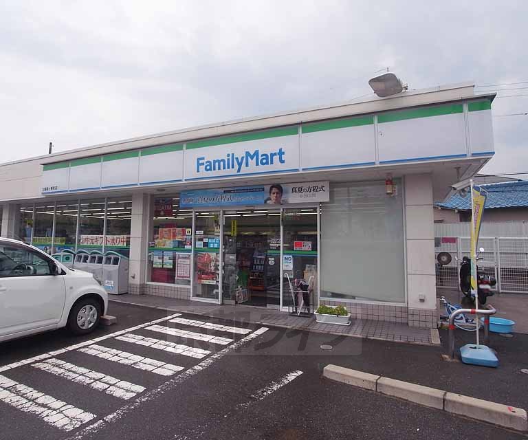 コンビニ　ファミリーマート太秦森ヶ東町店（コンビニ）まで328m