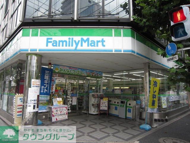 コンビニ　ファミリーマート（コンビニ）まで30m