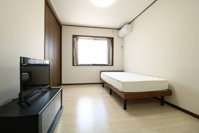 クレール薬師台2番館の居間写真