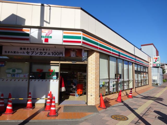 コンビニ　セブンイレブン（コンビニ）まで210m