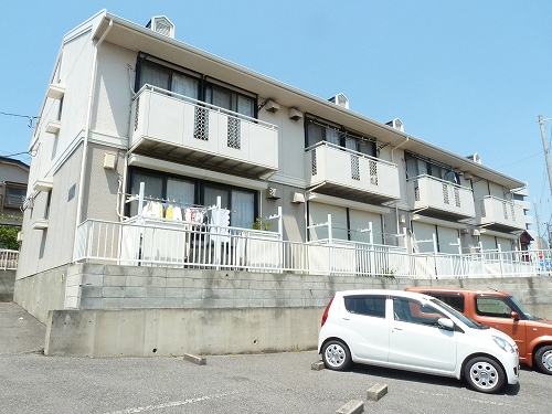 建物外観　敷地内駐車場があるのでお車をお持ちの方にもオススメ♪