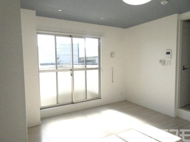 居室・リビング　明るいお部屋です♪