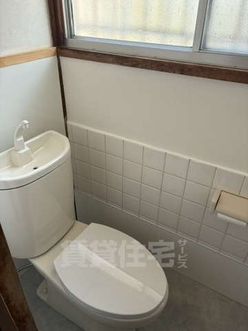 ＪＲ東海道本線 石山駅 徒歩14分 2階建 築55年のトイレ写真