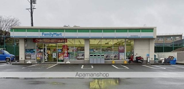 コンビニ　ファミリーマート（コンビニ）まで665m