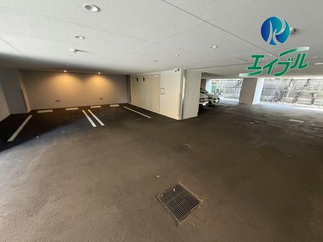 駐車場　駐車場