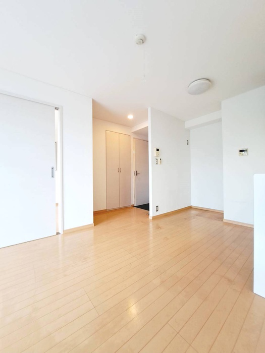 居室・リビング　参考写真（同物件、別のお部屋の写真です）