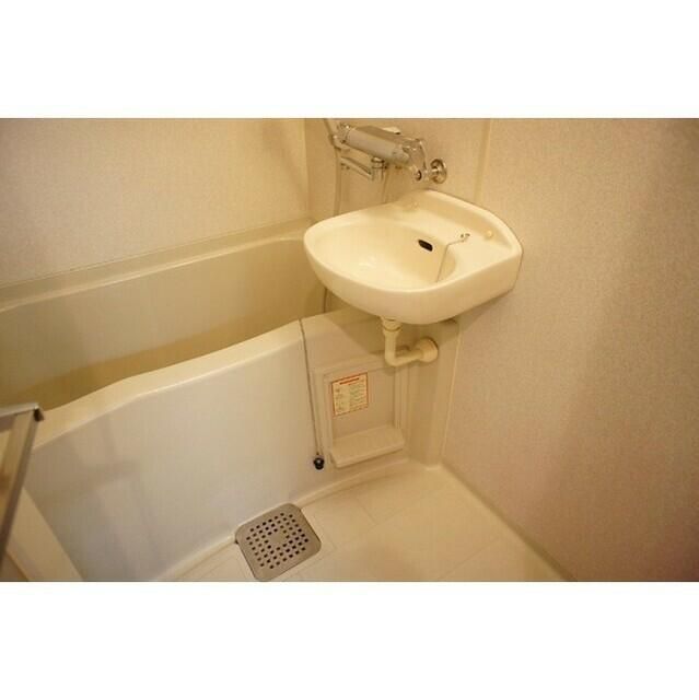 バス・シャワールーム　写真は同タイプ住居です。