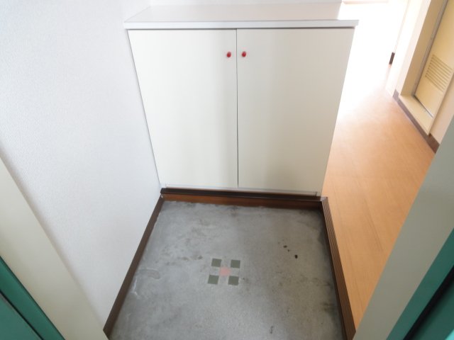 収納　同物件別号室の写真です。