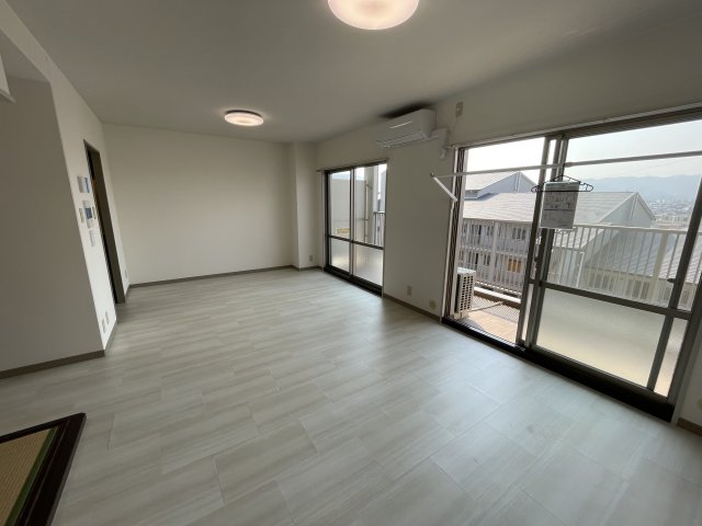 居室・リビング　(参考)同マンション同間取り他部屋の写真