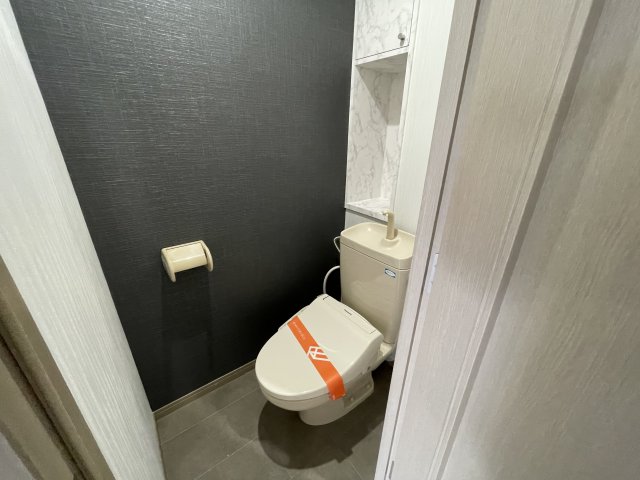 トイレ　(参考)同マンション同間取り他部屋の写真