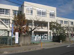 小学校　交野市立岩船小学校（小学校）まで639m