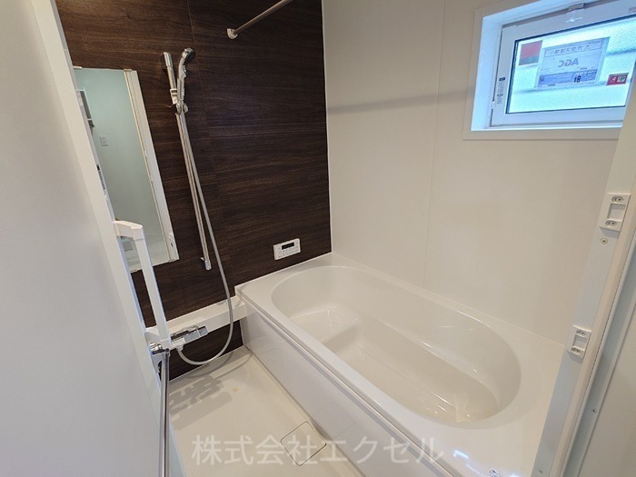 バス・シャワールーム　浴室換気乾燥機付き。
