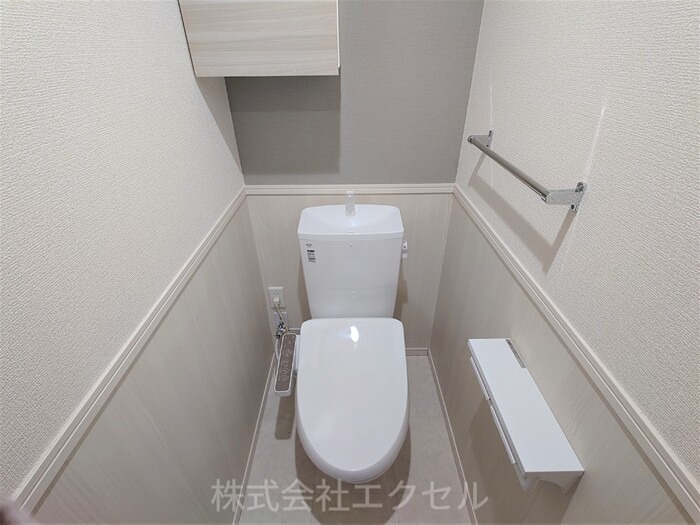 トイレ　温水洗浄便座です。