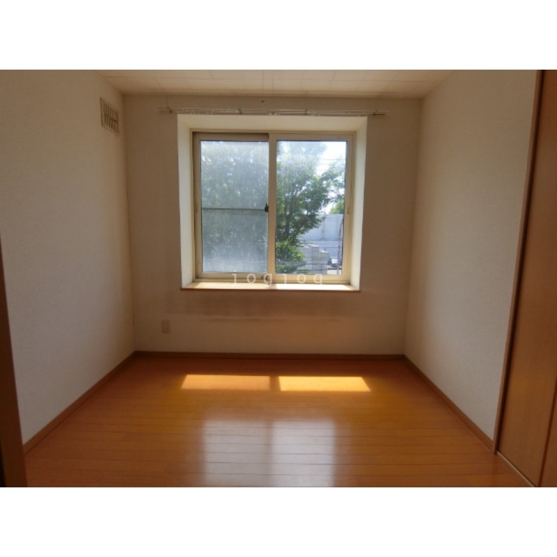 その他部屋・スペース　日当たりの良い明るいお部屋です。