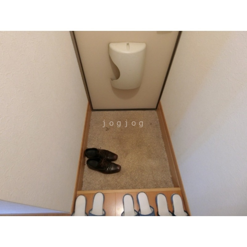 玄関　明るい開放的な玄関です。