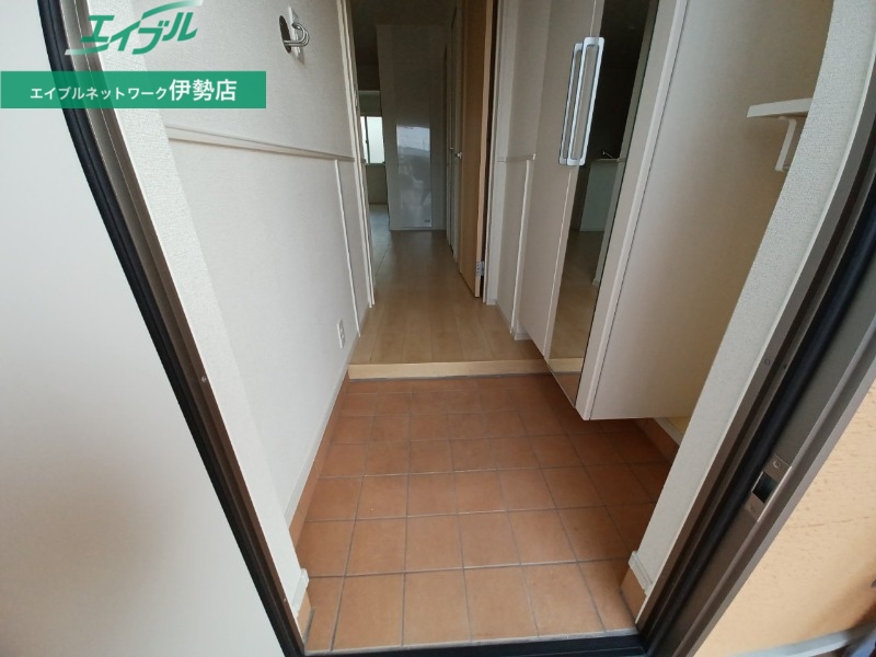 玄関　同型タイプの写真です。