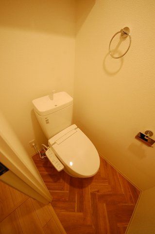 アドバンス江坂ラシュレのトイレ写真