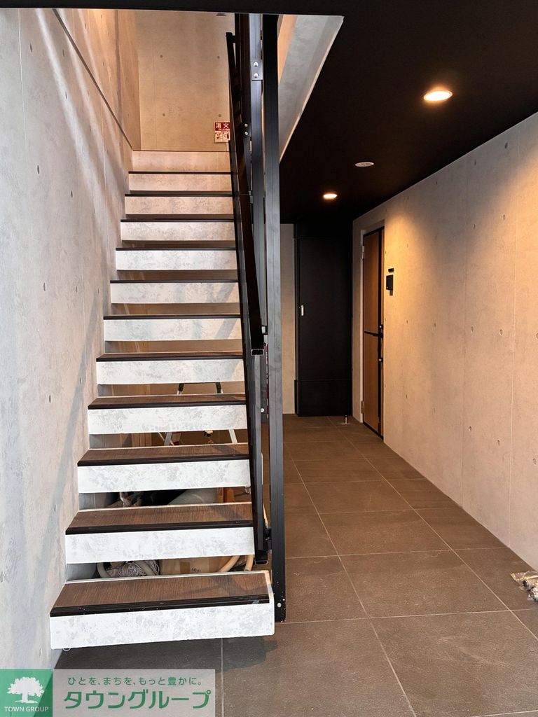 西武新宿線 沼袋駅 徒歩3分 3階建 築1年の外観写真