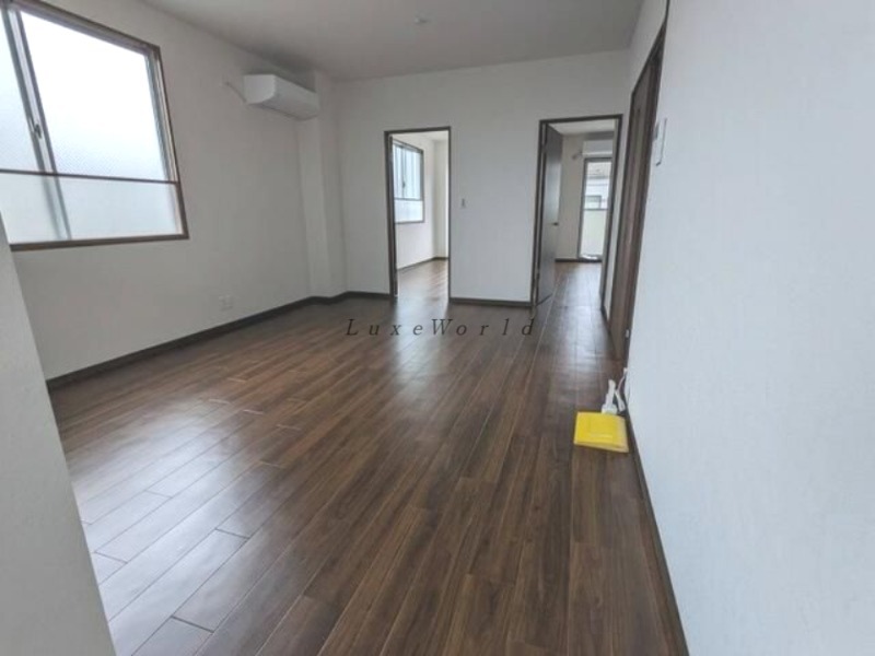 ブルーライン 三ツ沢下町駅 徒歩10分 3階建 築26年の居間写真