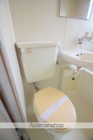 地下鉄中央線 九条駅 徒歩3分 4階建 築36年のトイレ写真