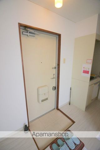 地下鉄中央線 九条駅 徒歩3分 4階建 築36年の玄関写真