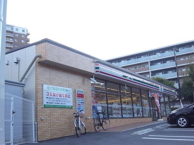 コンビニ　セブンイレブン（コンビニ）まで330m