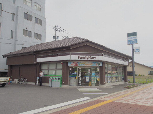 コンビニ　ファミリーマート武雄温泉駅前通り店（コンビニ）まで8m